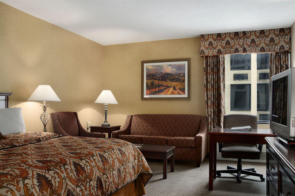 Ramada Plaza Hotel Columbus Rum bild